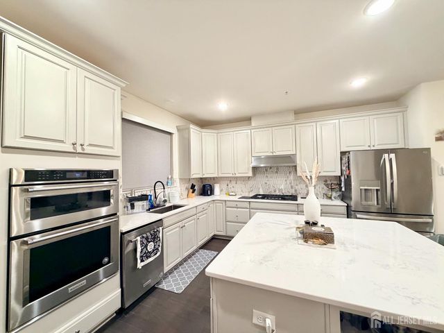 338 South Drive, North Brunswick, NJ 08902