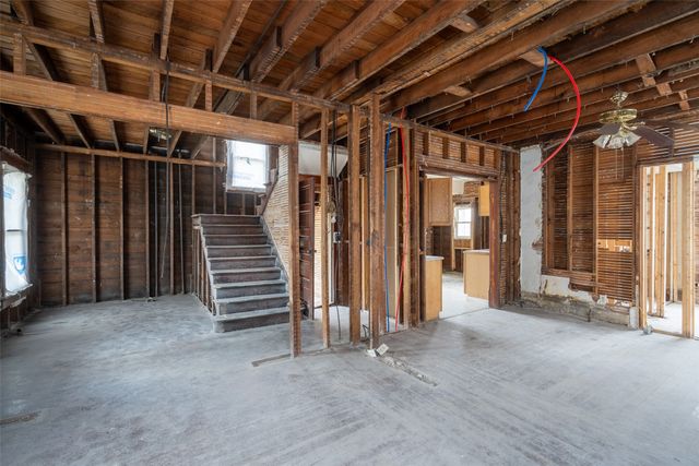 1610 E Grand Avenue, Des Moines, IA 50316