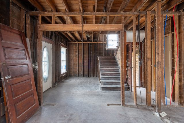 1610 E Grand Avenue, Des Moines, IA 50316