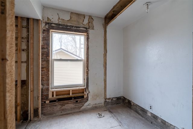 1610 E Grand Avenue, Des Moines, IA 50316