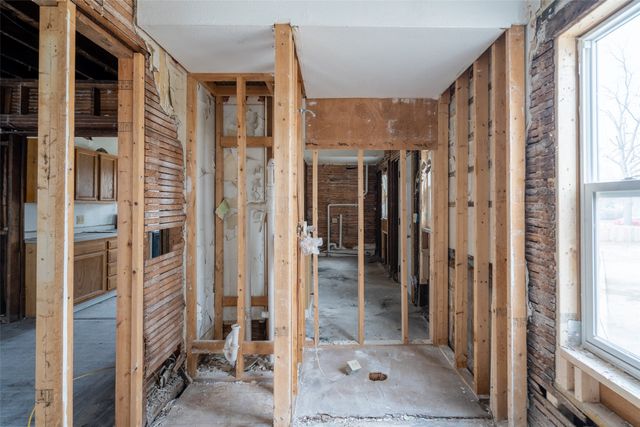 1610 E Grand Avenue, Des Moines, IA 50316