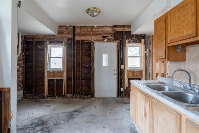 1610 E Grand Avenue, Des Moines, IA 50316