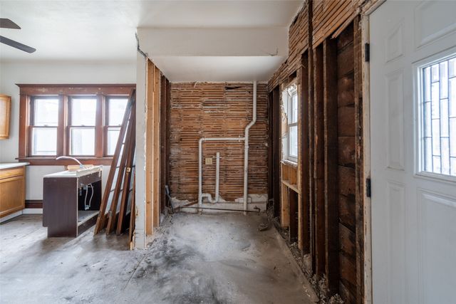 1610 E Grand Avenue, Des Moines, IA 50316