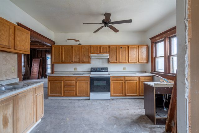 1610 E Grand Avenue, Des Moines, IA 50316