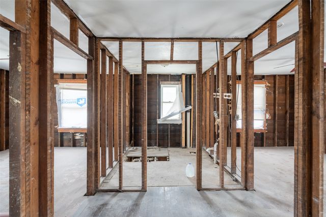 1610 E Grand Avenue, Des Moines, IA 50316