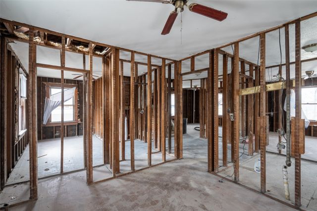 1610 E Grand Avenue, Des Moines, IA 50316