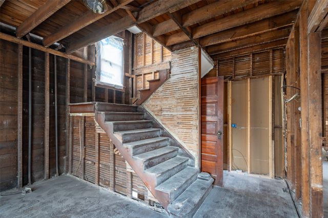 1610 E Grand Avenue, Des Moines, IA 50316