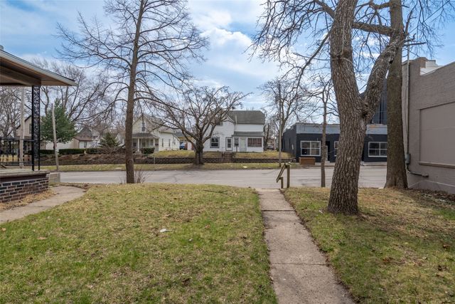 1610 E Grand Avenue, Des Moines, IA 50316