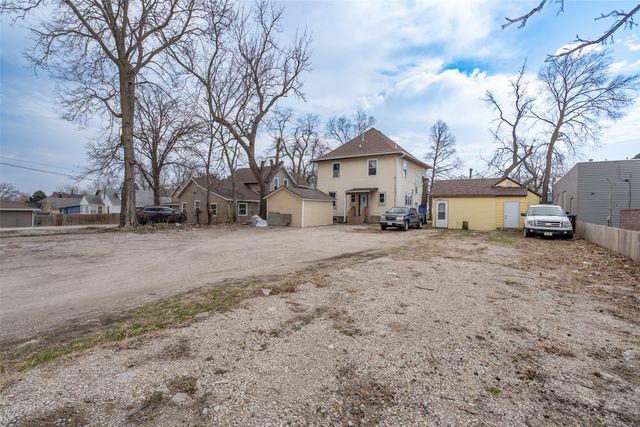 1610 E Grand Avenue, Des Moines, IA 50316