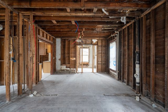 1610 E Grand Avenue, Des Moines, IA 50316