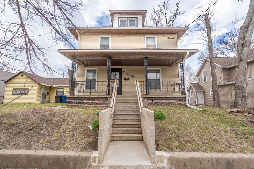 1610 E Grand Avenue, Des Moines, IA 50316