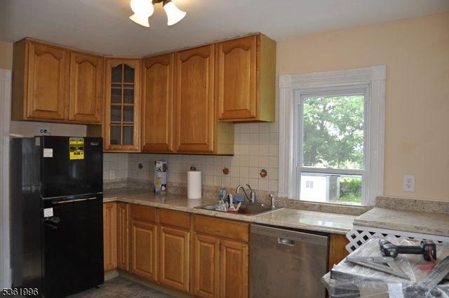 9 Halsted St, Newton Town, NJ 07860