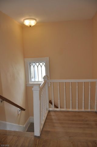 9 Halsted St, Newton Town, NJ 07860