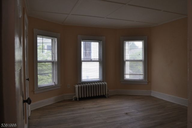 9 Halsted St, Newton Town, NJ 07860