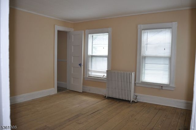9 Halsted St, Newton Town, NJ 07860
