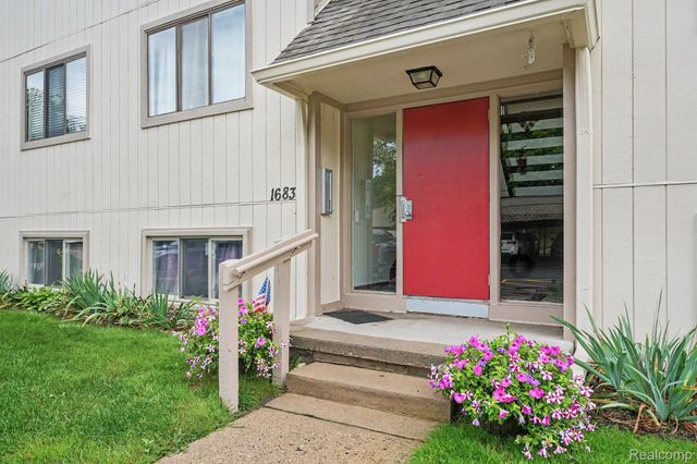 1683 Riverside Drive 2, Rochester Hills, MI 48309
