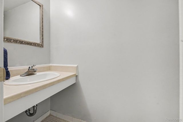 1683 Riverside Drive 2, Rochester Hills, MI 48309