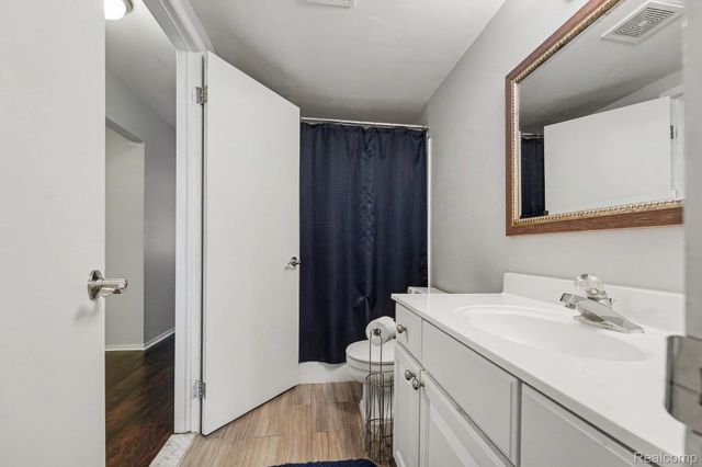 1683 Riverside Drive 2, Rochester Hills, MI 48309