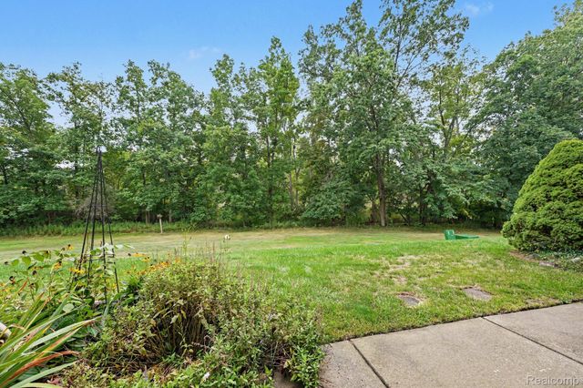 1683 Riverside Drive 2, Rochester Hills, MI 48309