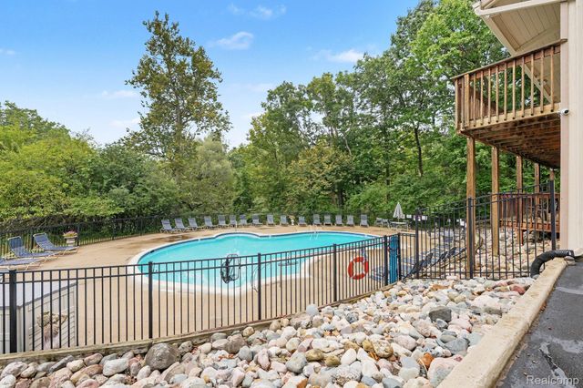 1683 Riverside Drive 2, Rochester Hills, MI 48309