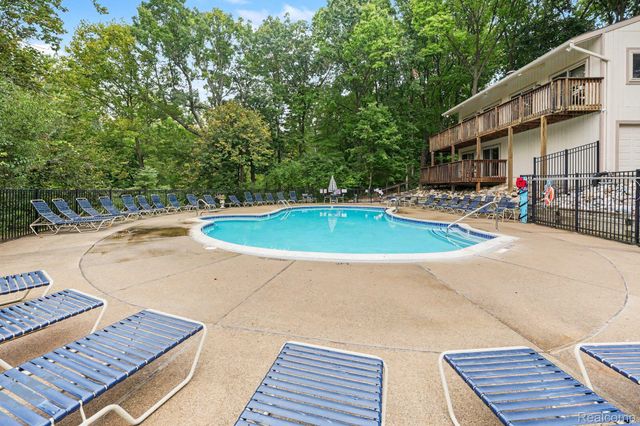 1683 Riverside Drive 2, Rochester Hills, MI 48309