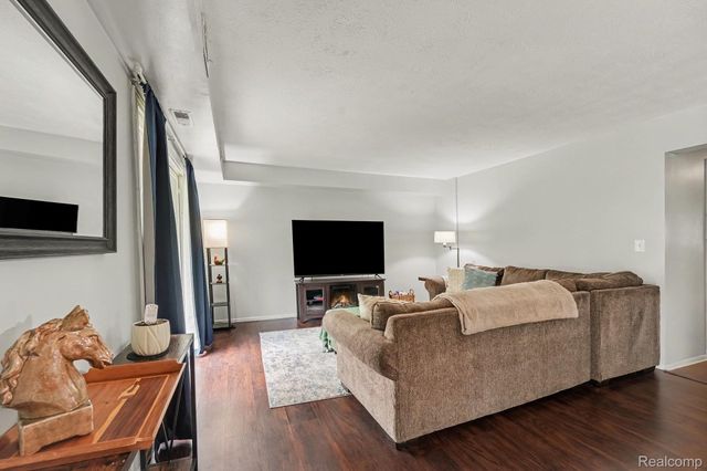1683 Riverside Drive 2, Rochester Hills, MI 48309