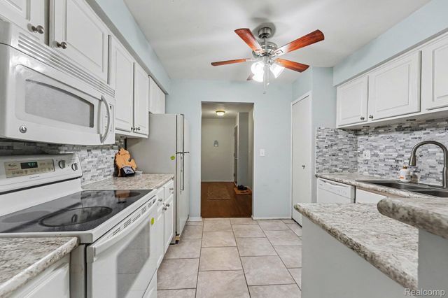 1683 Riverside Drive 2, Rochester Hills, MI 48309