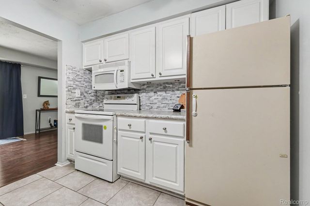 1683 Riverside Drive 2, Rochester Hills, MI 48309