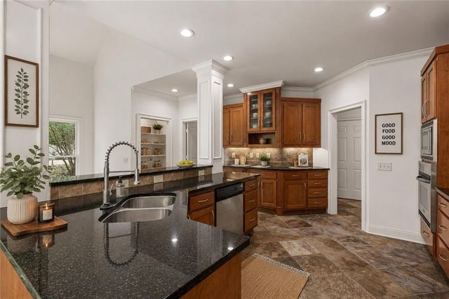 388 Della Walk Court SW, Lilburn, GA 30047