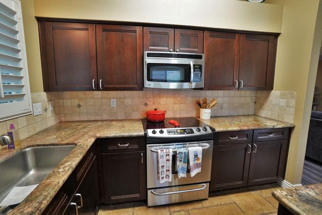 1230 W Sierra Avenue, Fresno, CA 93711