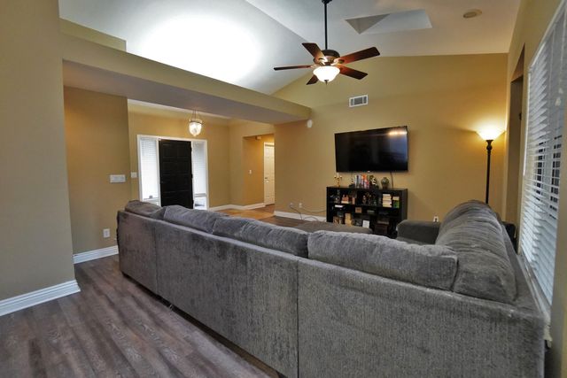 1230 W Sierra Avenue, Fresno, CA 93711