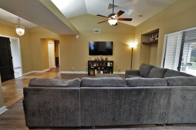 1230 W Sierra Avenue, Fresno, CA 93711