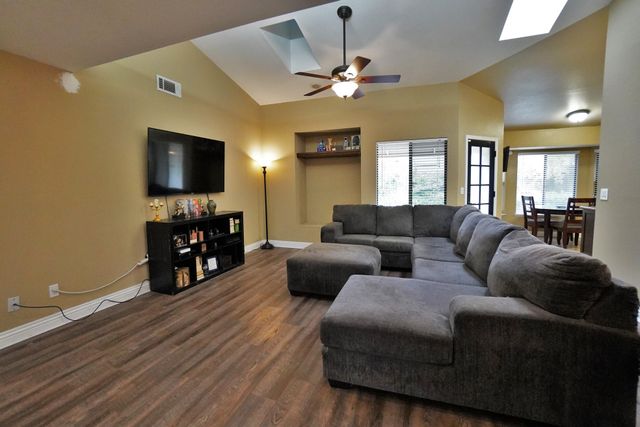 1230 W Sierra Avenue, Fresno, CA 93711