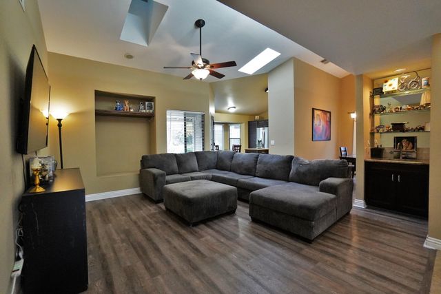 1230 W Sierra Avenue, Fresno, CA 93711