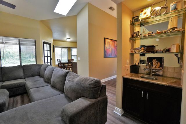 1230 W Sierra Avenue, Fresno, CA 93711