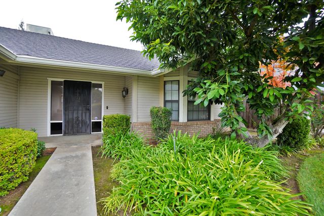 1230 W Sierra Avenue, Fresno, CA 93711