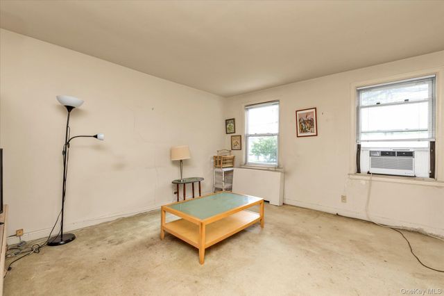 3 Edwards Street 1F, Roslyn Heights, NY 11577