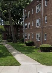 3 Edwards Street 1F, Roslyn Heights, NY 11577