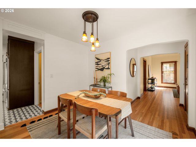 2635 Se MARKET St, Portland, OR 97214