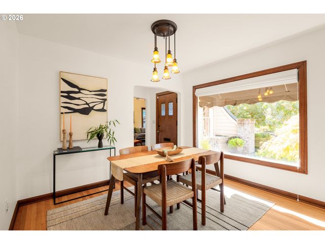 2635 Se MARKET St, Portland, OR 97214