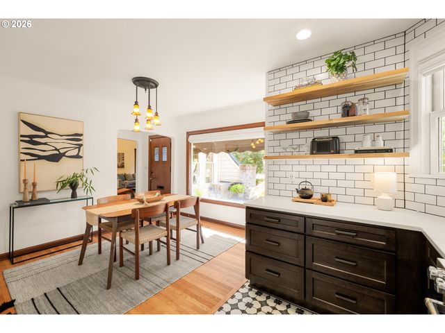 2635 Se MARKET St, Portland, OR 97214