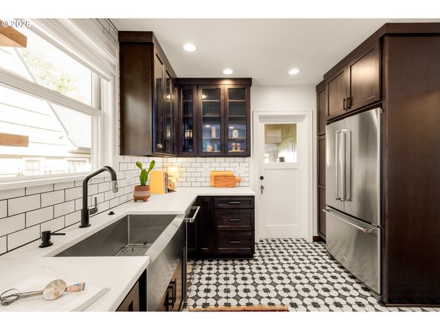 2635 Se MARKET St, Portland, OR 97214