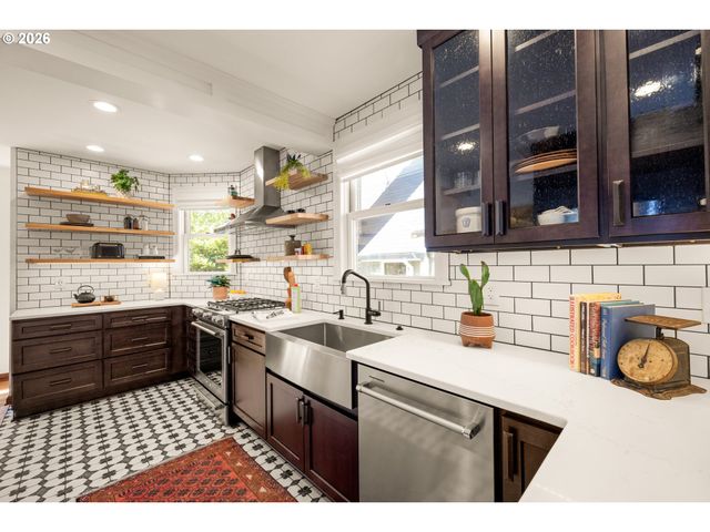 2635 Se MARKET St, Portland, OR 97214