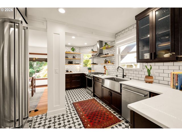 2635 Se MARKET St, Portland, OR 97214