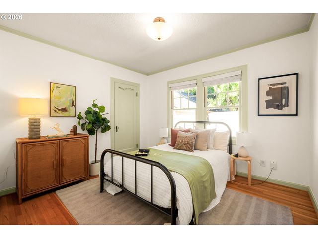 2635 Se MARKET St, Portland, OR 97214