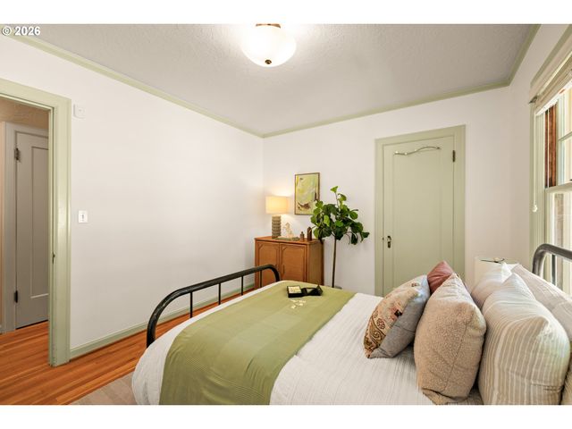 2635 Se MARKET St, Portland, OR 97214
