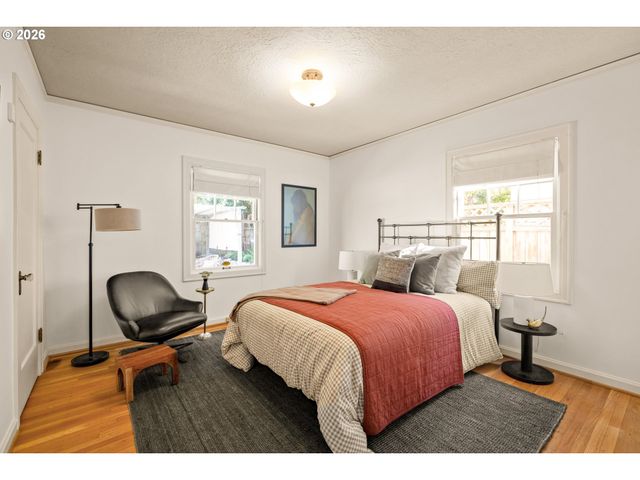 2635 Se MARKET St, Portland, OR 97214
