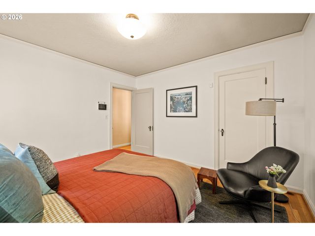 2635 Se MARKET St, Portland, OR 97214
