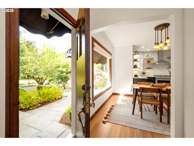 2635 Se MARKET St, Portland, OR 97214