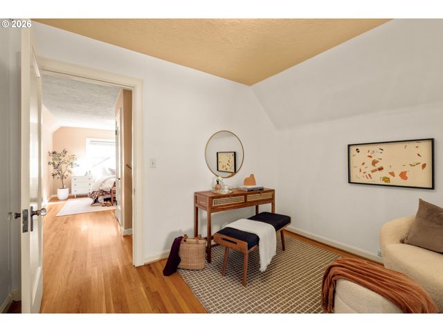 2635 Se MARKET St, Portland, OR 97214